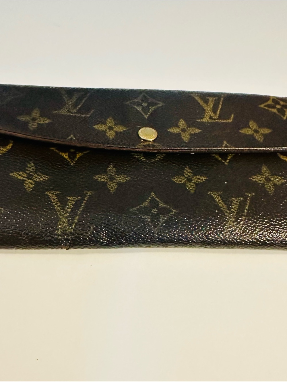Vintage Authentic Louis Vuitton Sarah Wallet in Monogram Coated Canvas. REFURBED